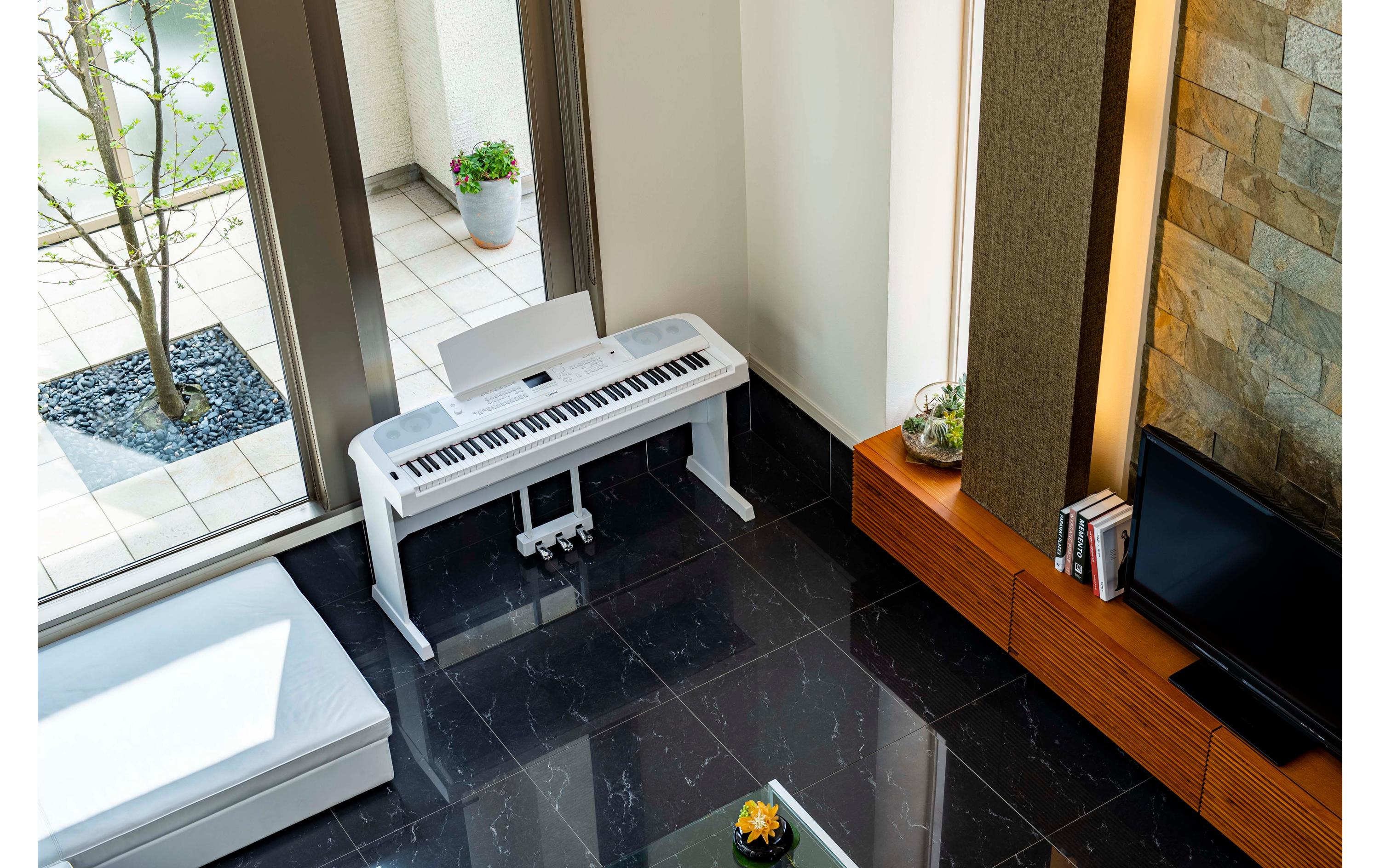 E-Piano DGX-670 Weiss<br>Digital Piano mit Begleitautomatik