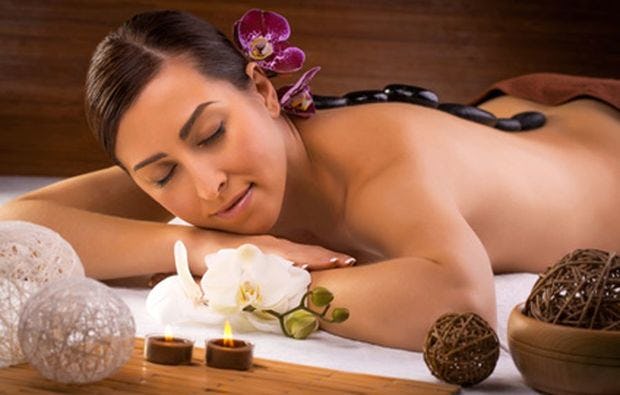 Hot-Stone-Massage in Leipzig als Geschenkidee