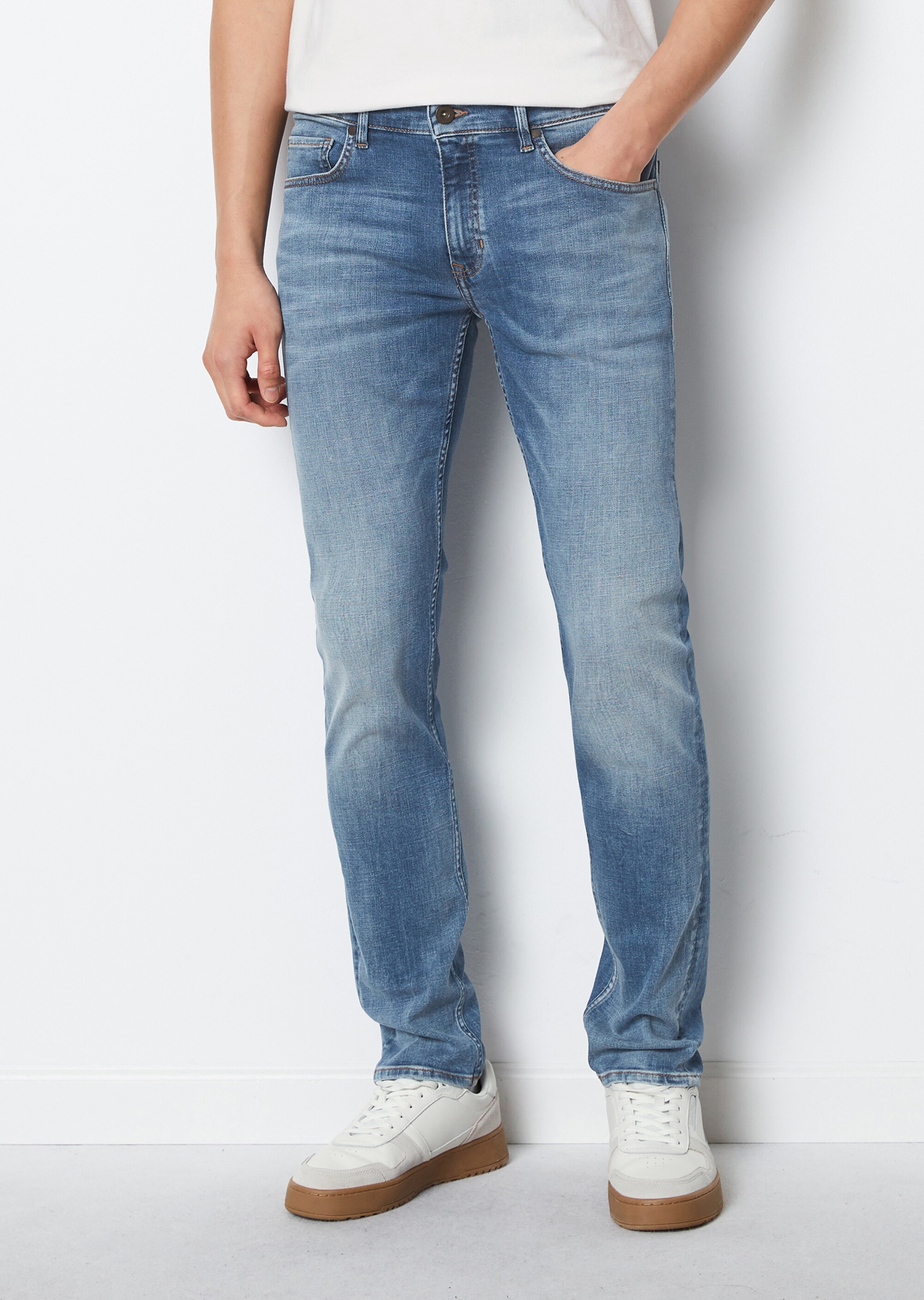 Jeans Modell SJÖBO shaped in lässiger Cross-Hatch-Denim Struktur