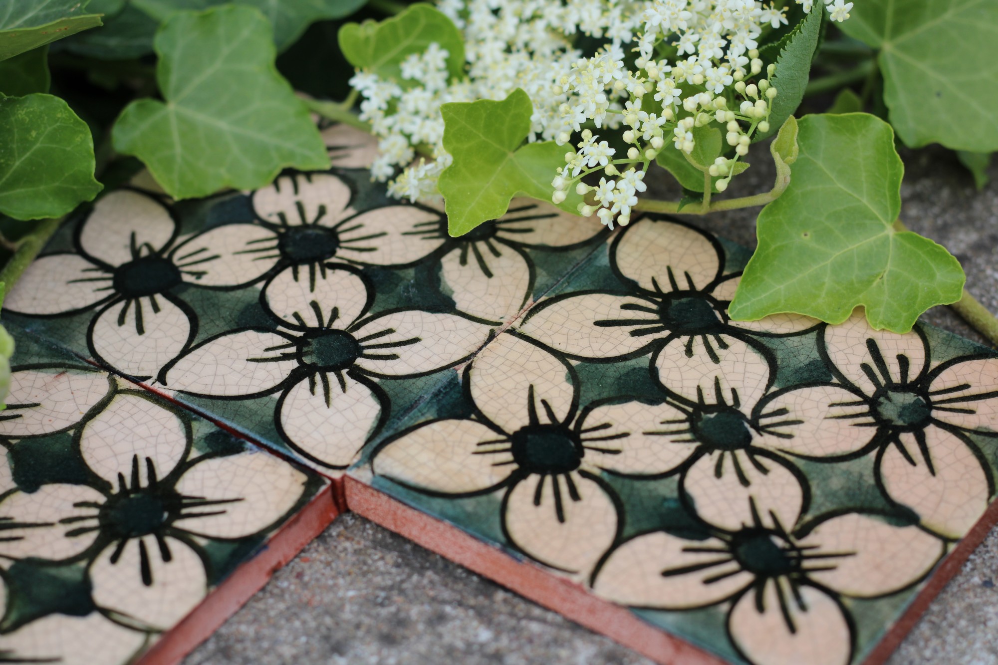 Kachel '5 fleurs', blau-weiß, T 10 cm, B 10 cm, H 1 cm von fischer's lagerhaus