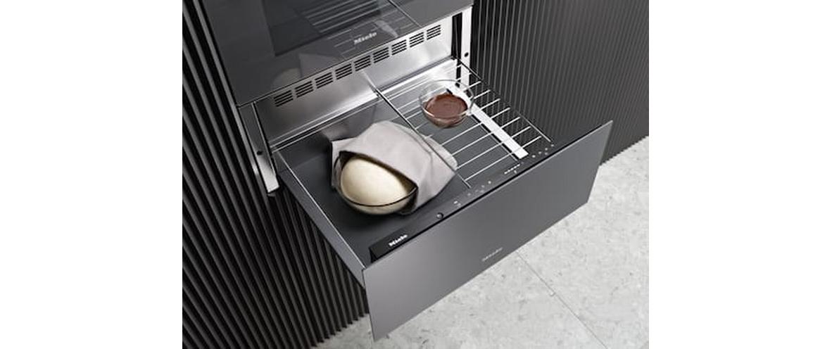 Wärmeschublade ESW 7010 125 Gala Ed<br>Grifflose Gourmet-Wärmeschublade zum Vorwärmen von Geschirr und Warmhalten von Speisen