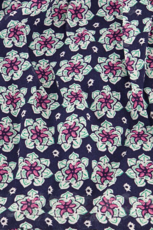 Donkerblauwe jurk met ruffles en bloemenprint