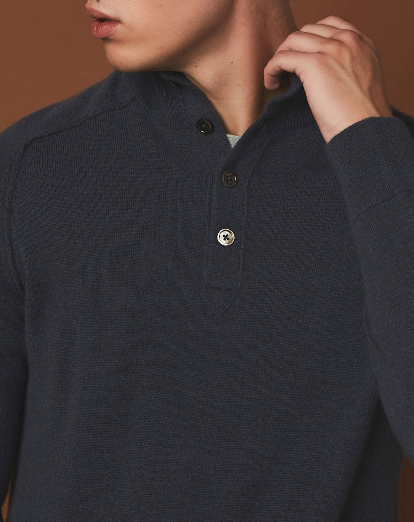 Hartford Pull en Laine & Cachemire High Neck peu pétrole