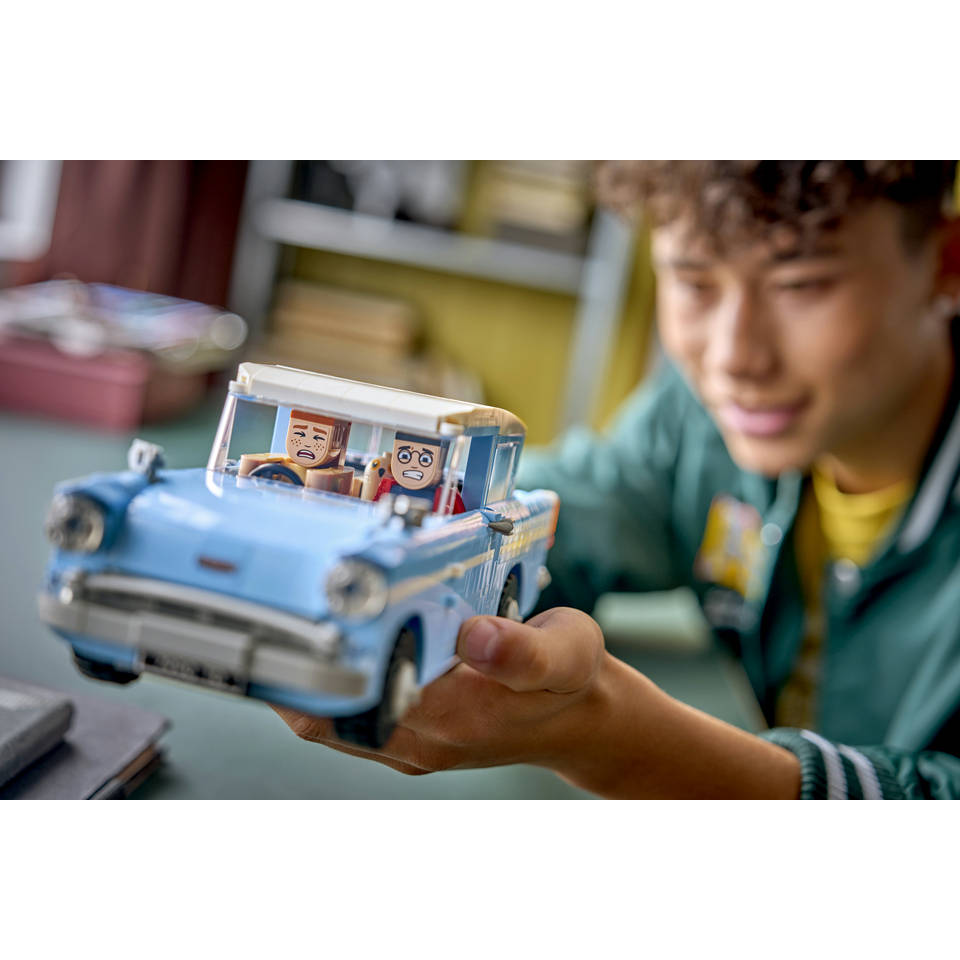 LEGO Harry Potter betoverde vliegende Ford Anglia 76470