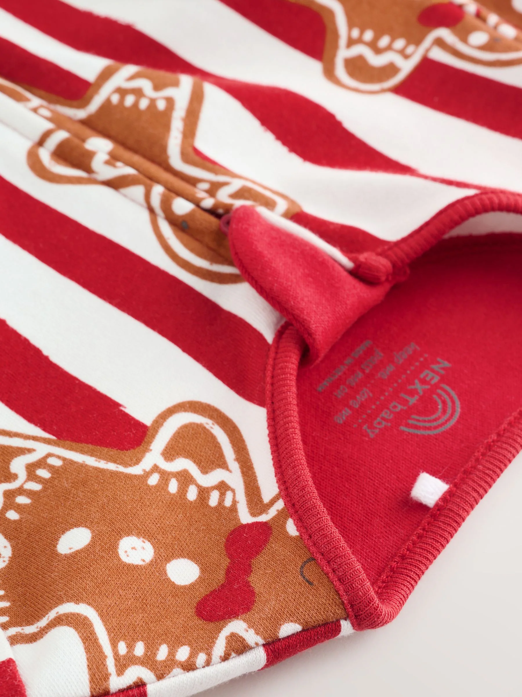 Rood met peperkoekprint - Matching Family - Kerstbabypyjama (0mnd -3jr)