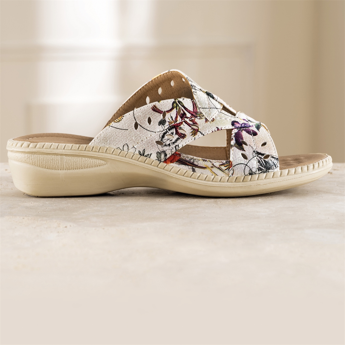 Mules croisées fleuries