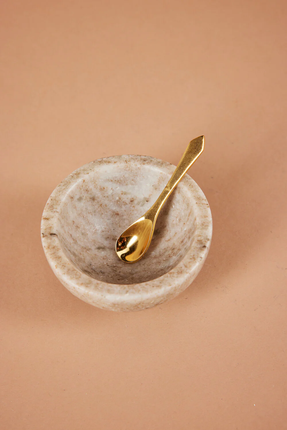 Bahne Interior  Saltskål i marmor med guldske, beige - Ø:7,5 cm.