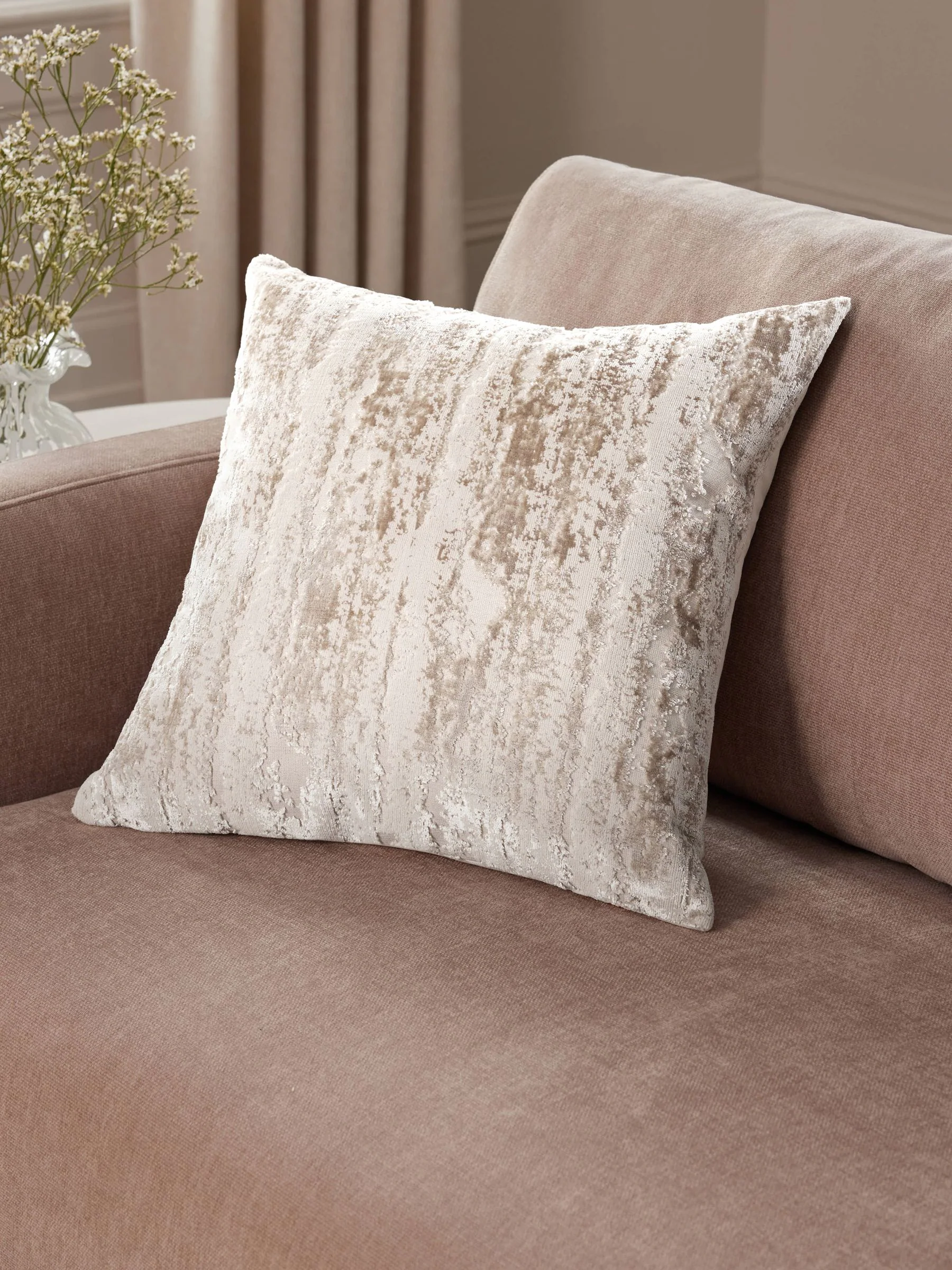 Collection Luxe Fem Chic Velvet Abstract Cushion