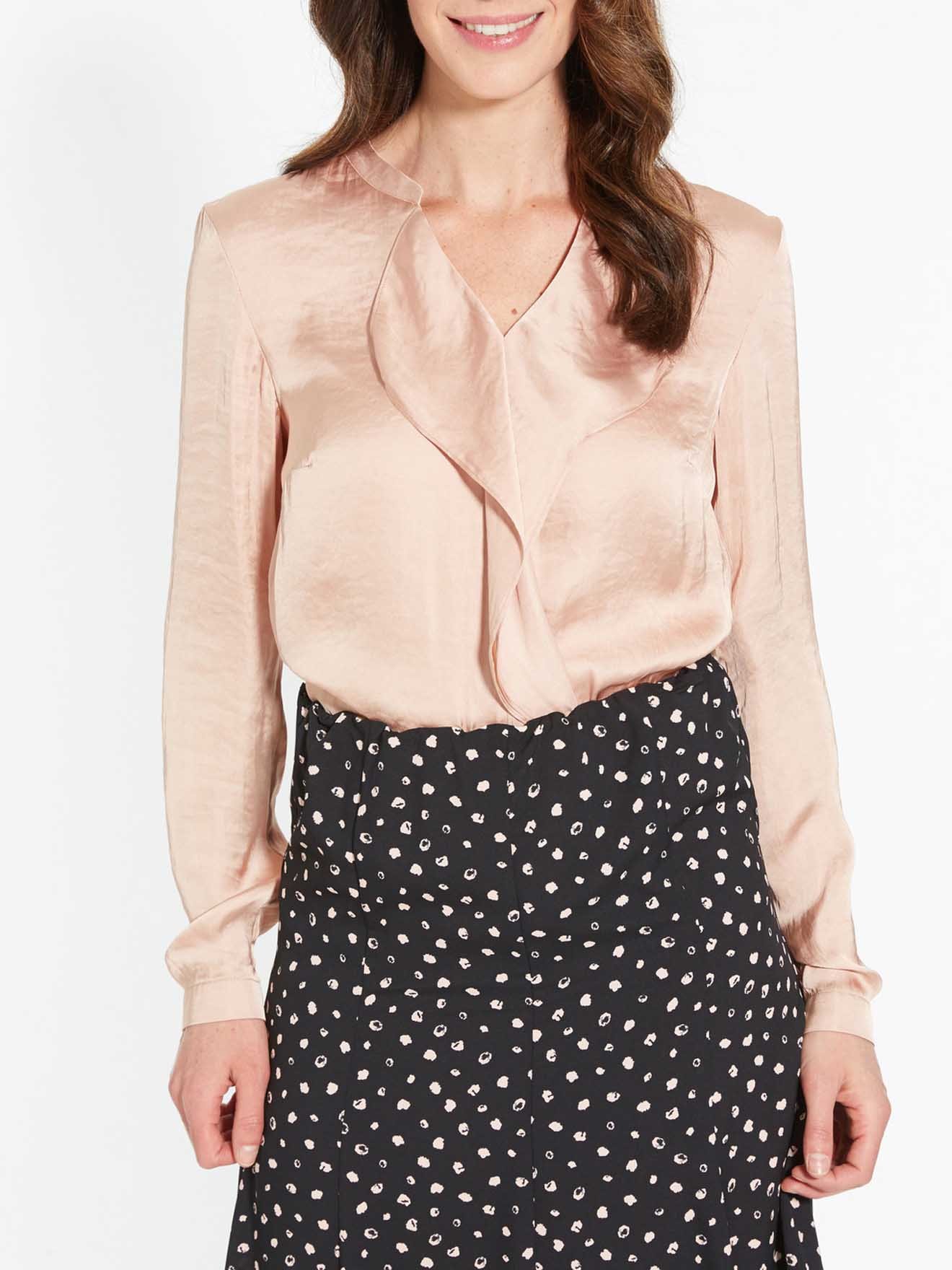 Blouse volantée, tissu satiné