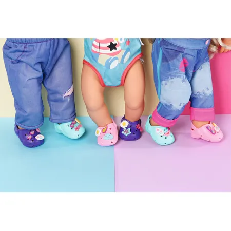 BABY born® Schuhe mit Pins 43cm, 1 Stück, 3-fach sortiert