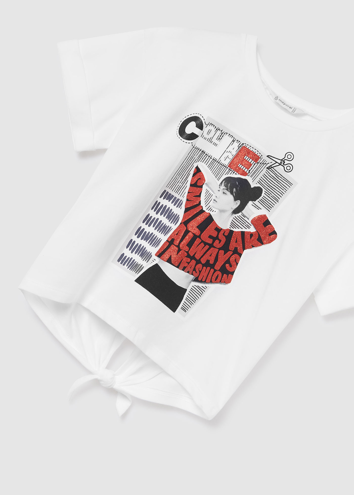 Camiseta feminina de manga curta em algodão sustentável com nó.