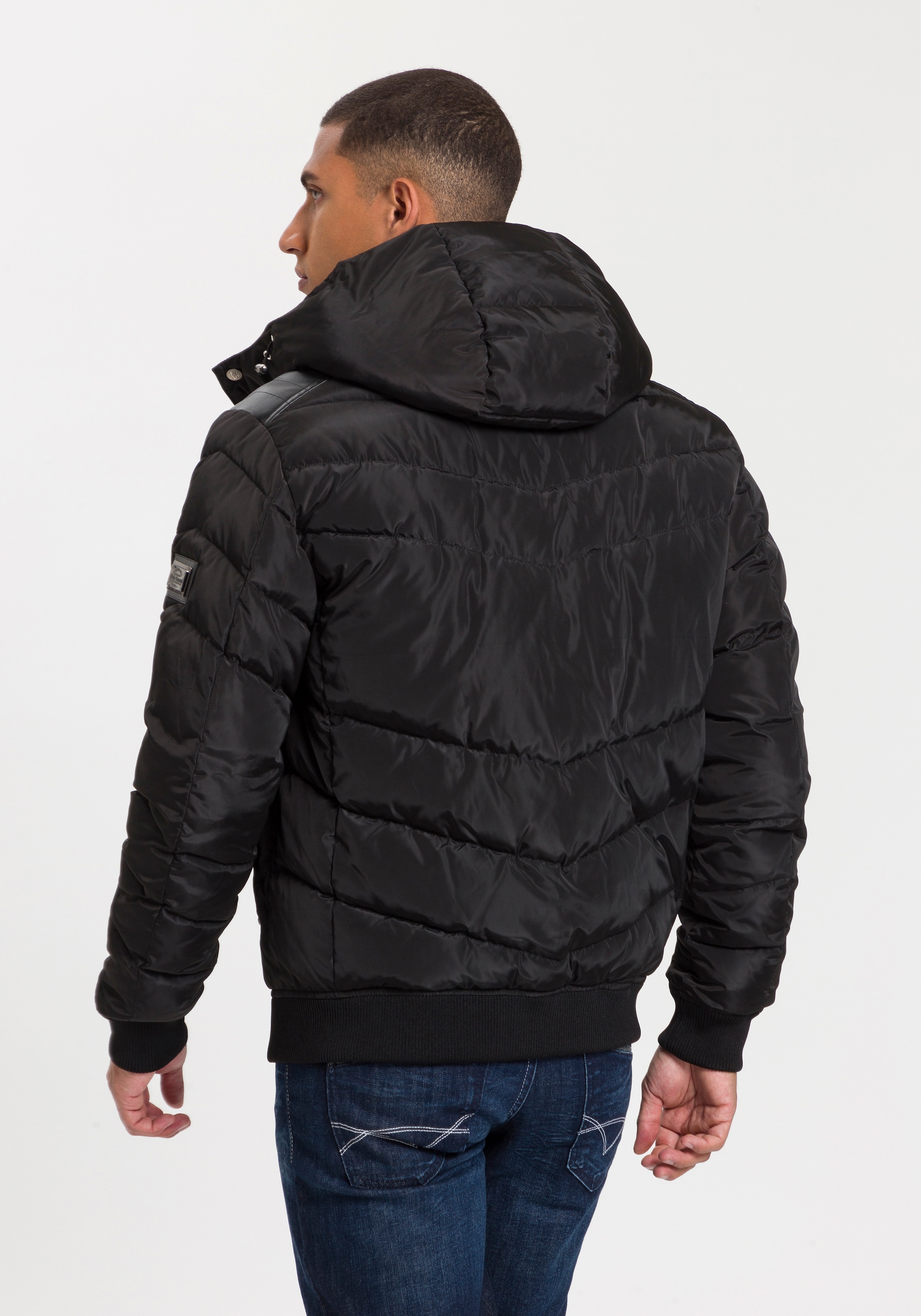 Bruno Banani Blouson mit Kapuze aus schnelltrocknendem Material,  trendiger Stil
