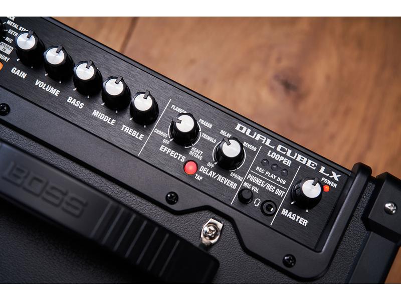 BOSS Combo Dual Cube LX Extrem vielseitiger Desktop-Verstärker mit professionellen Sounds und Effekten