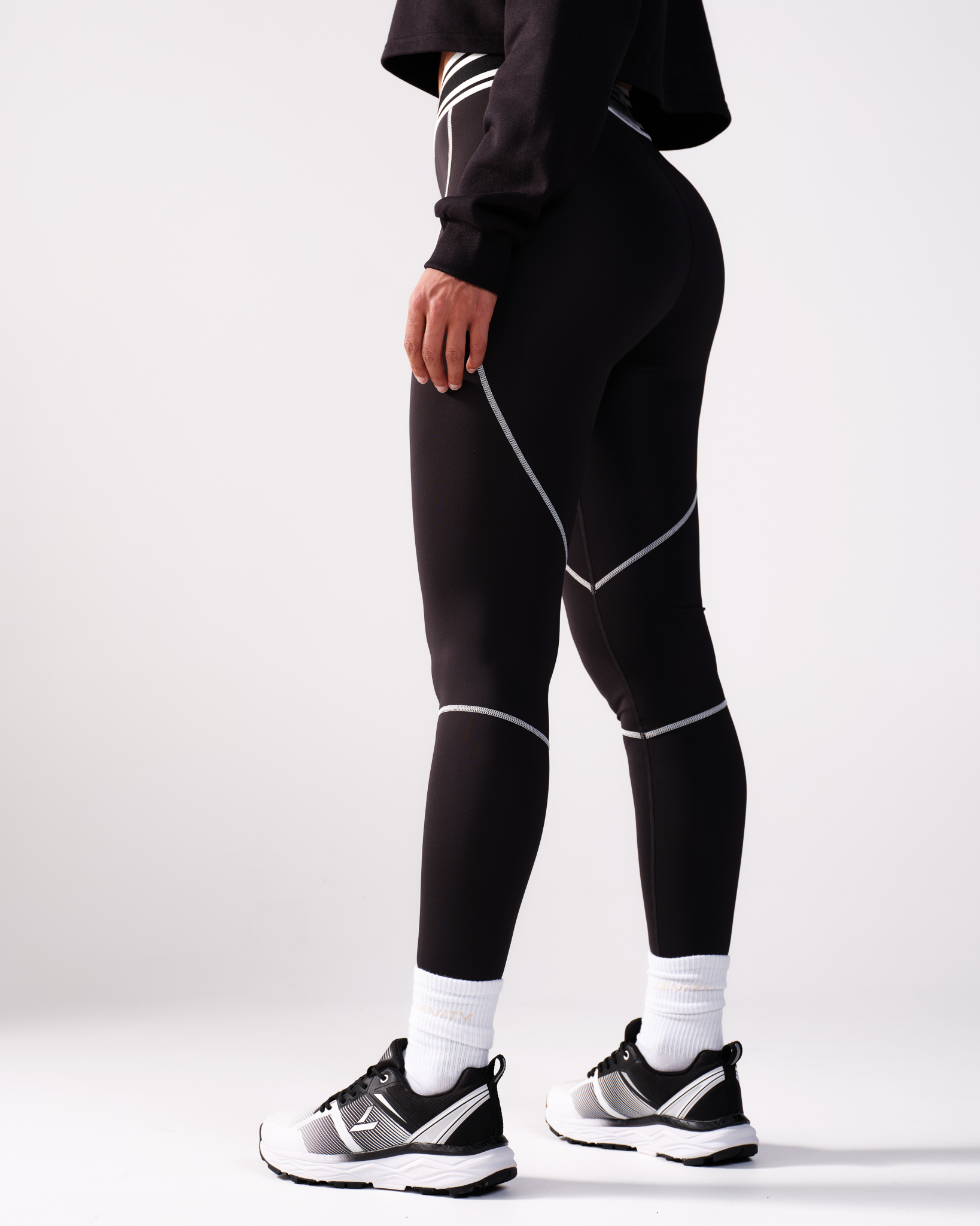 LEVITY Black'n White Tights Black
