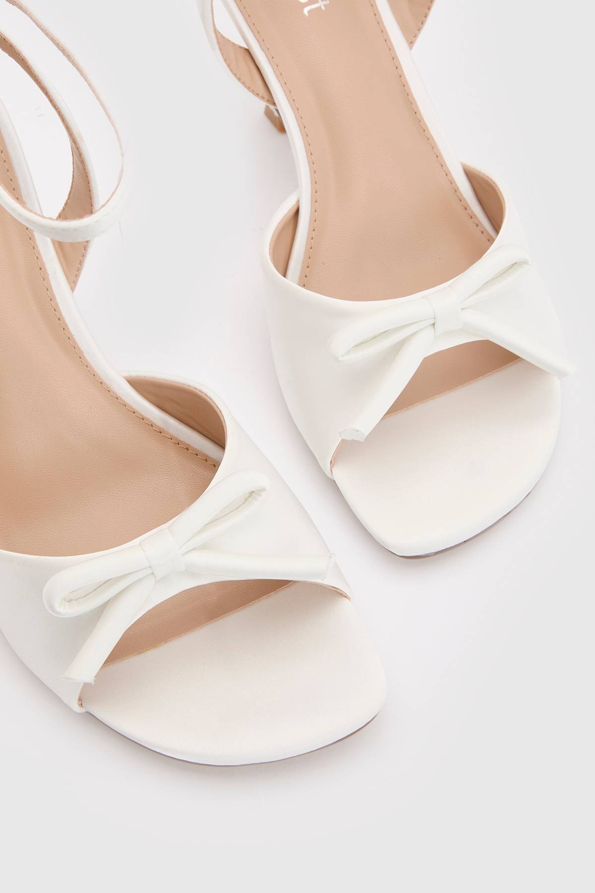 Coast Sandales À Talons Hauts Emma En Satin Avec Nœud Pour Mariée