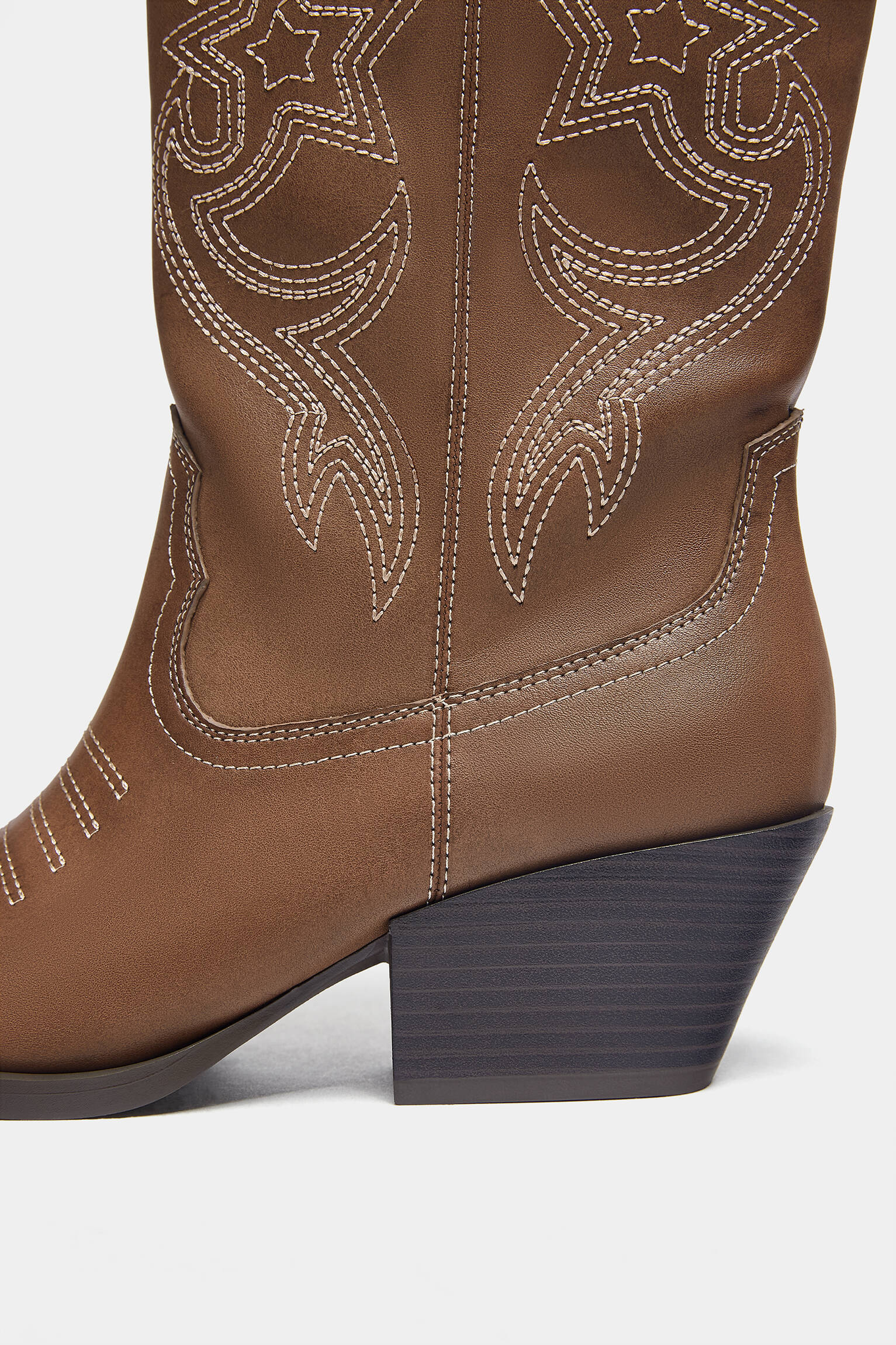 Bota de cowboy bordada - marrom