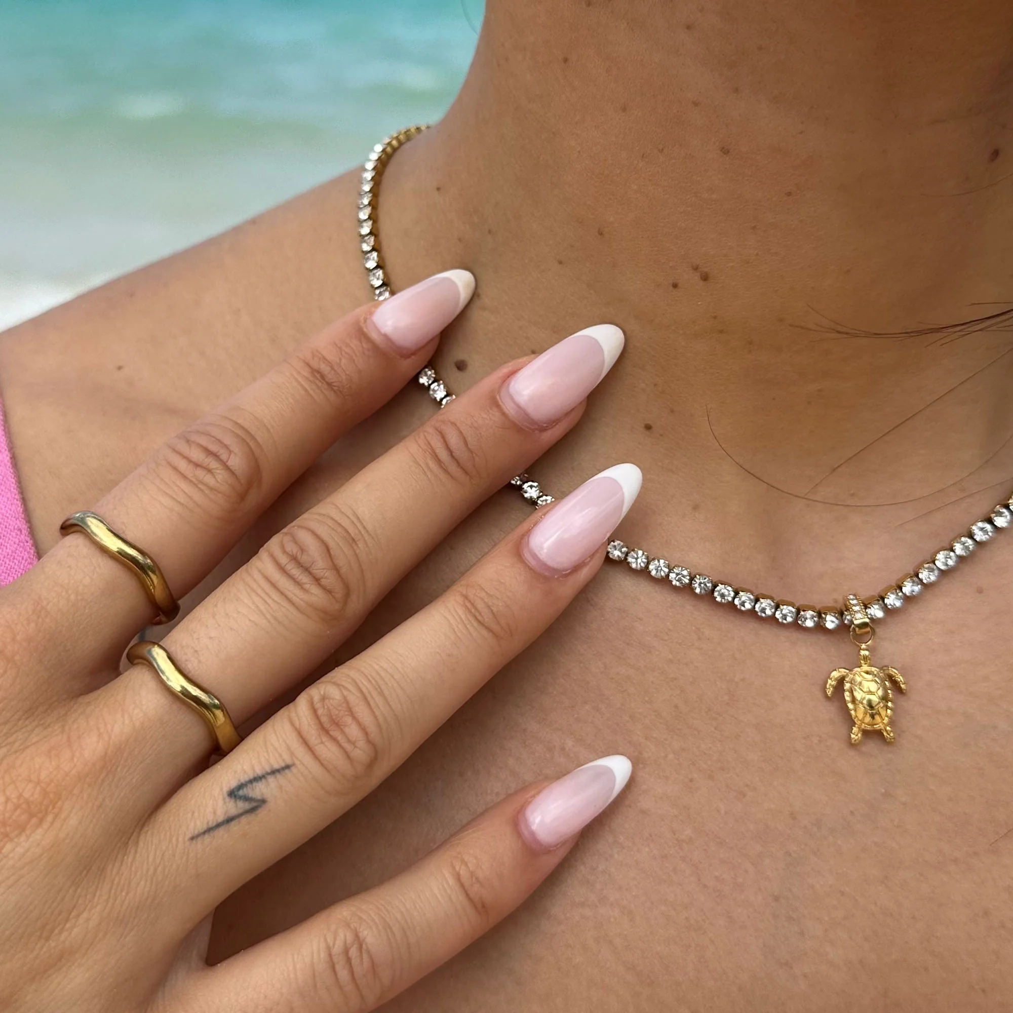 Honu White Kette