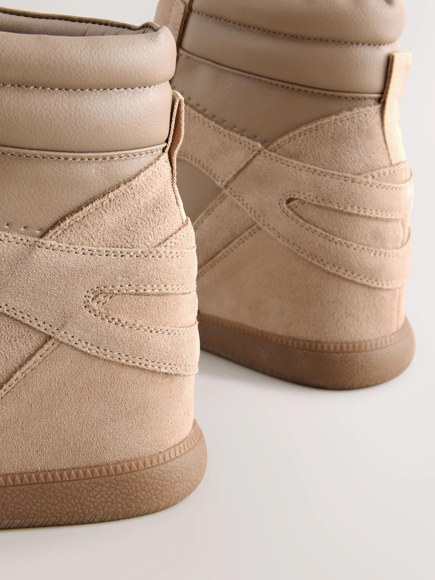 Taupe - Forever Comfort® sneakers met sleehak en veters