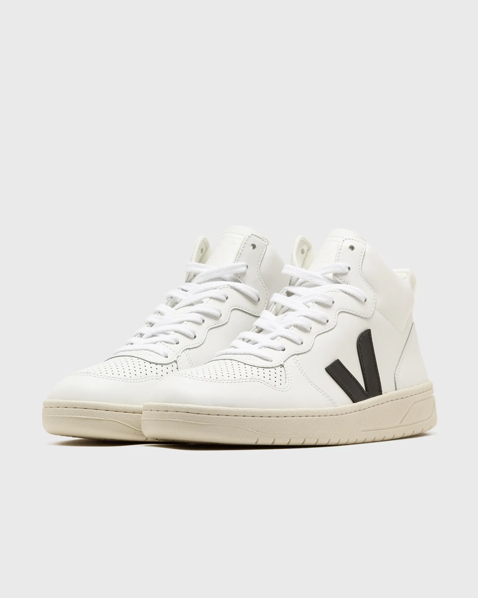 Veja V-15 LEATHER