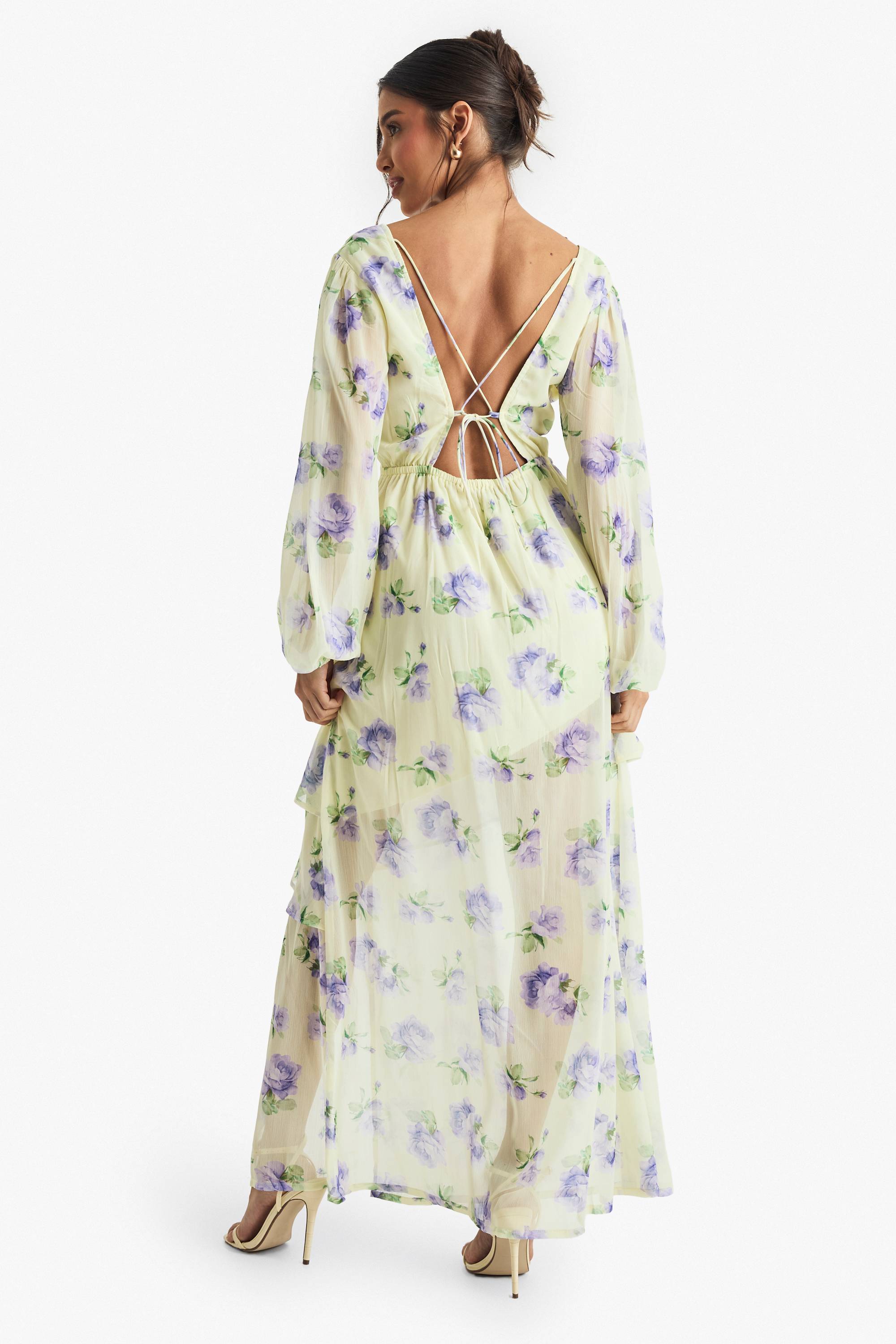 boohoo Robe maxi florale en dobby avec détails à volants