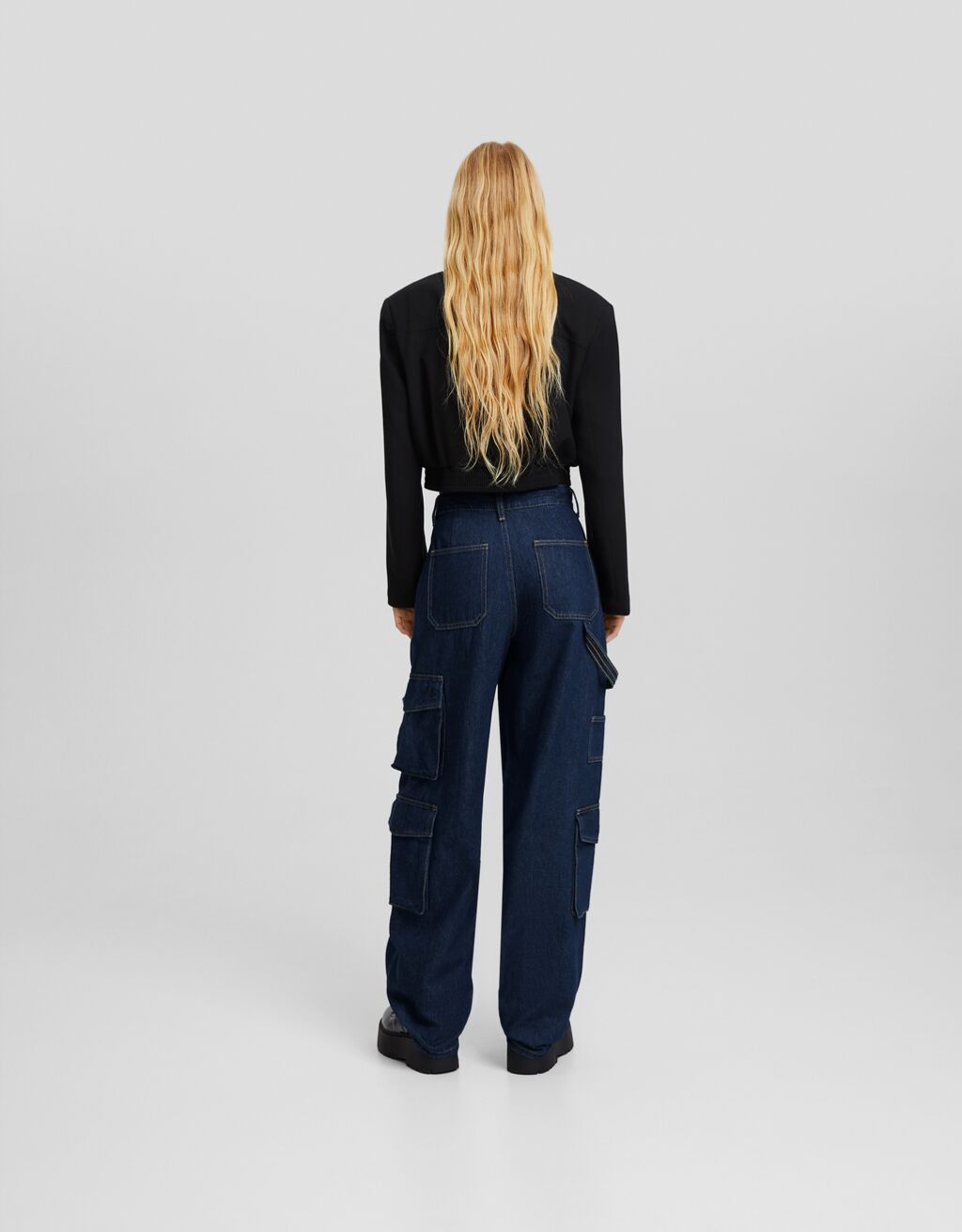 calça cargo balão com efeito desbotado