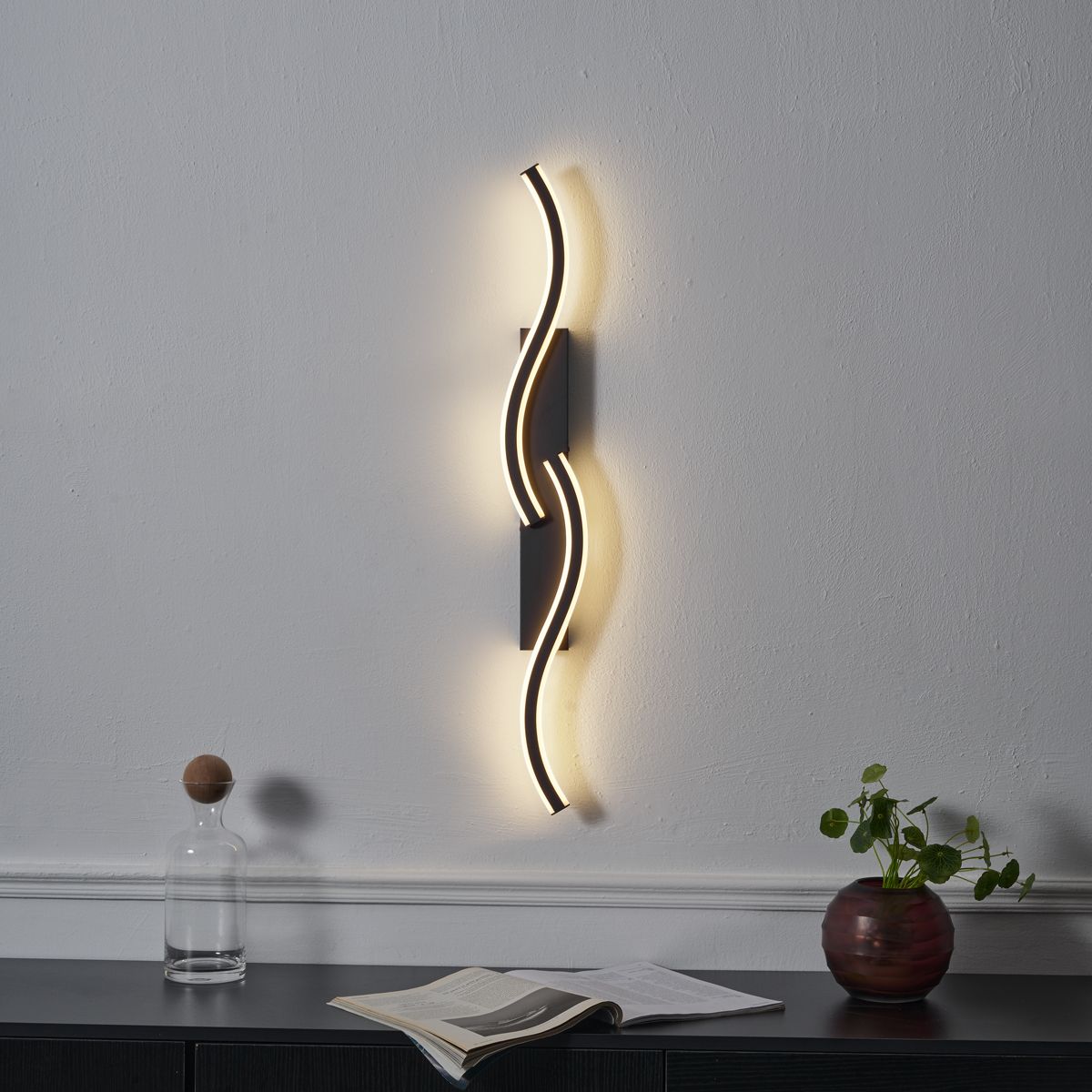Design wandlamp zwart 3-staps dimbaar 2-lichts - Bummy