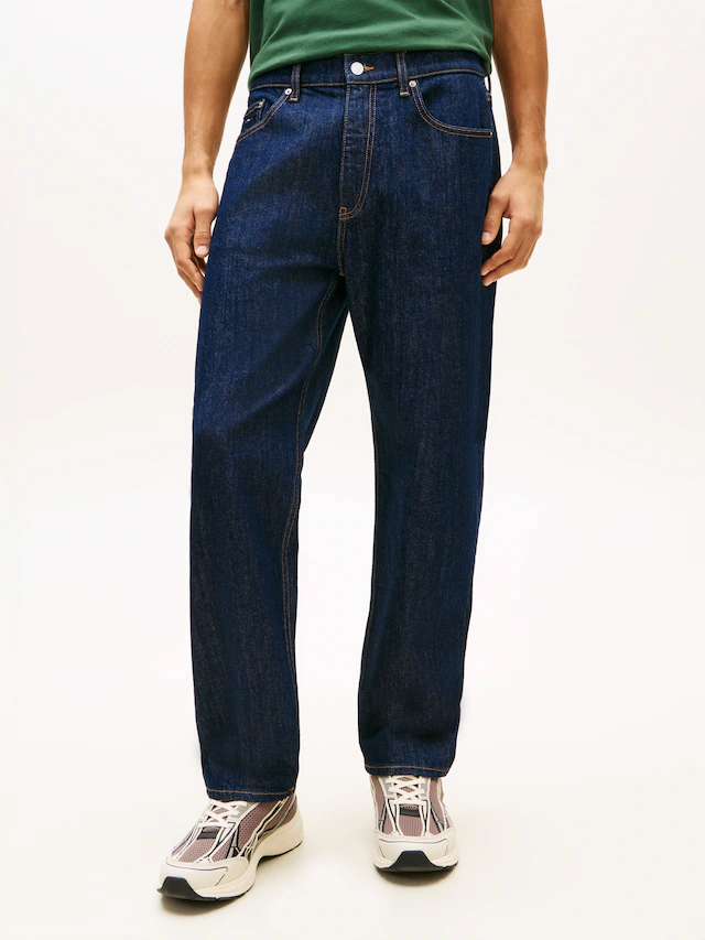 Tommy Jeans 5-Pocket-Jeans »Sonny Regular Tapered«, mit dezenter Waschung