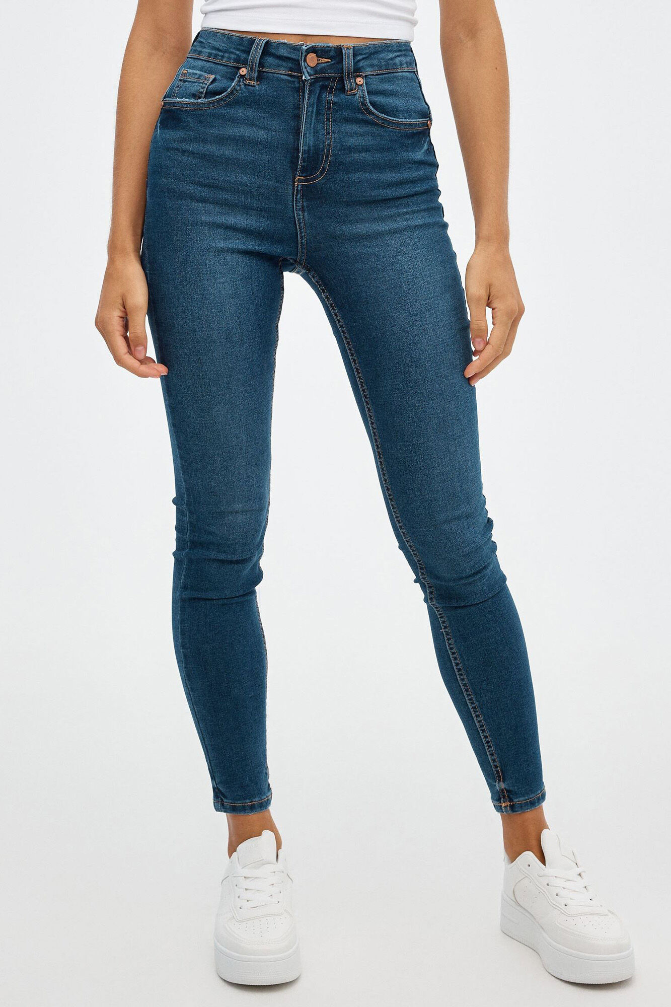 Calça jeans skinny push-up de cintura média