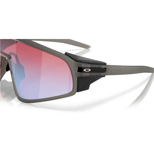 SFS272_Lunettes lifestyle OAKLEY LATCH PANEL MATTE GREY SMOKE/PRIZM SNOW SAPPHIRE