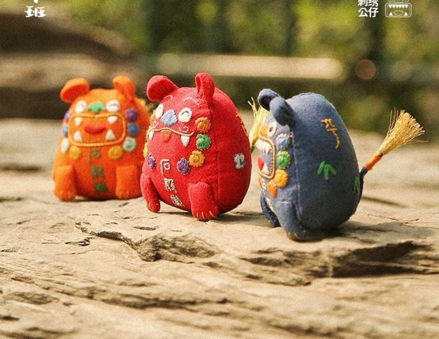 Embroidery Kingdom - DIY borduurpakket met dierenamuletten