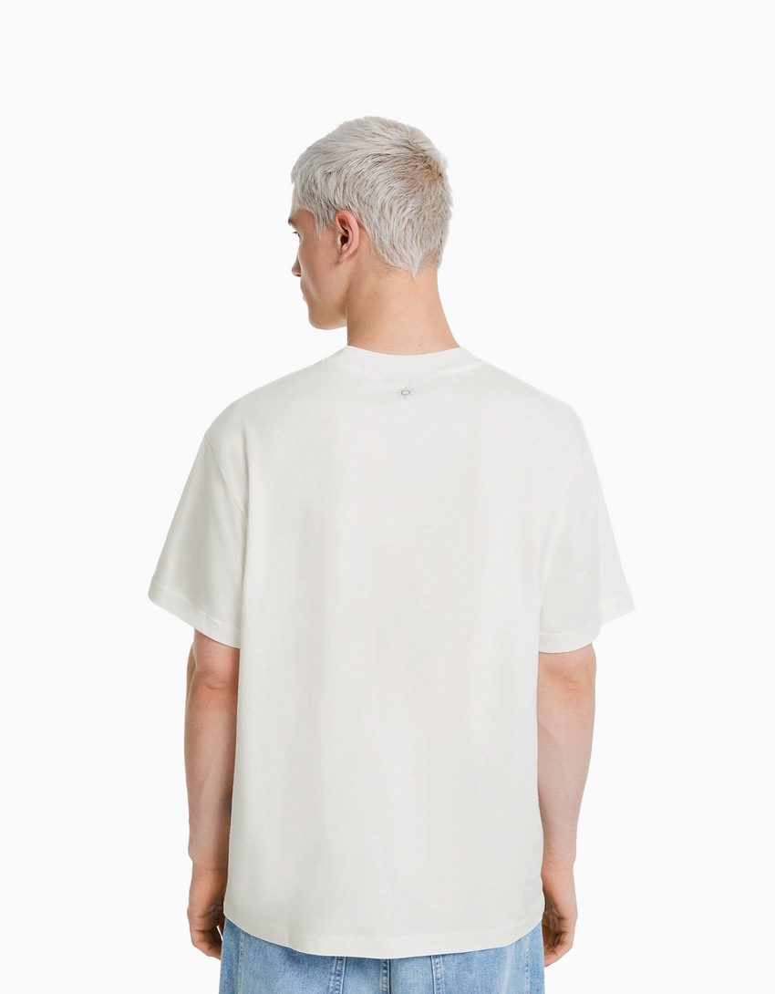 Camiseta boxy fit com estampa BERSHKA ft. BIZARRAP