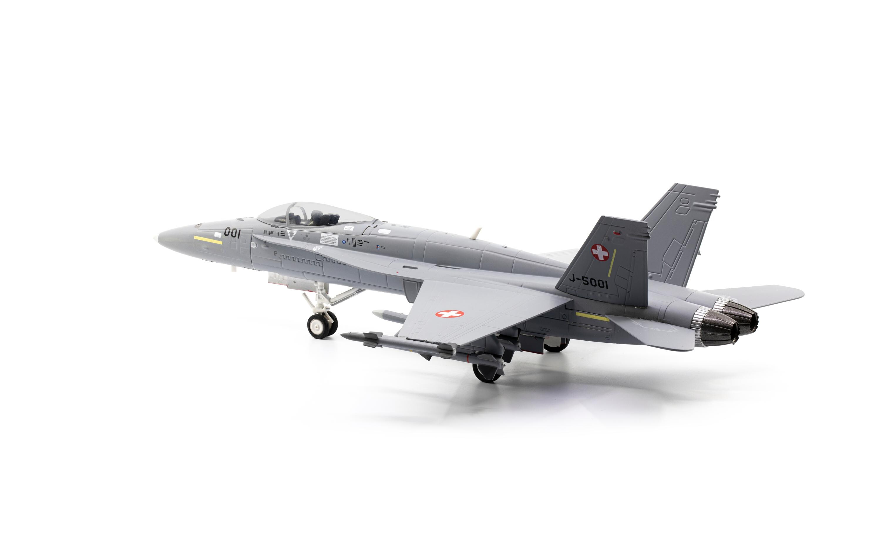 F/A-18C Hornet J-5001 1:72F/A-18C Hornet J-5001 ? Erstes Schweizer Kampfjet-Modell mit einzigartiger Nose-Art