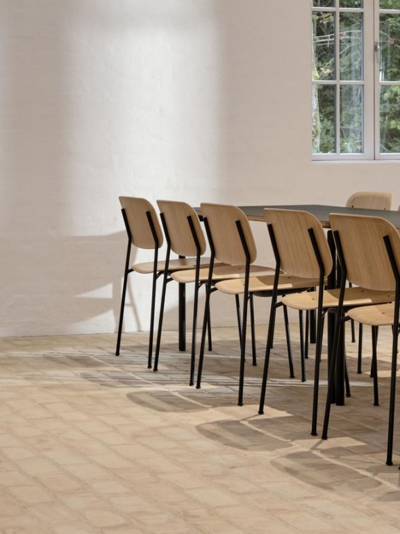 Hay Soft Edge 40 stoel gepoedercoat onderstel, gelakt eiken