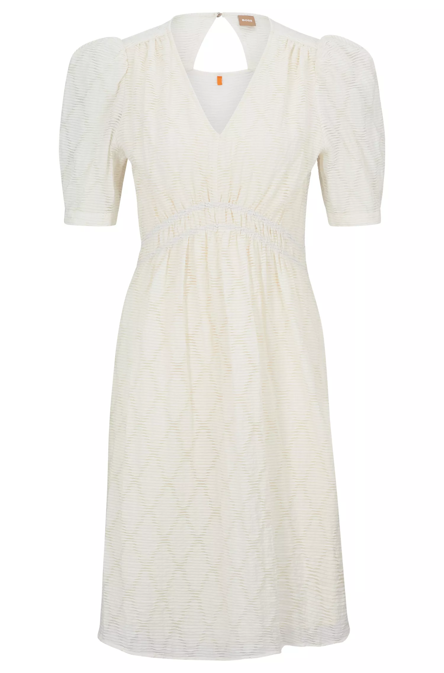 Vestido preto BOSS com cintura franzida e detalhe de recorte nas costas.