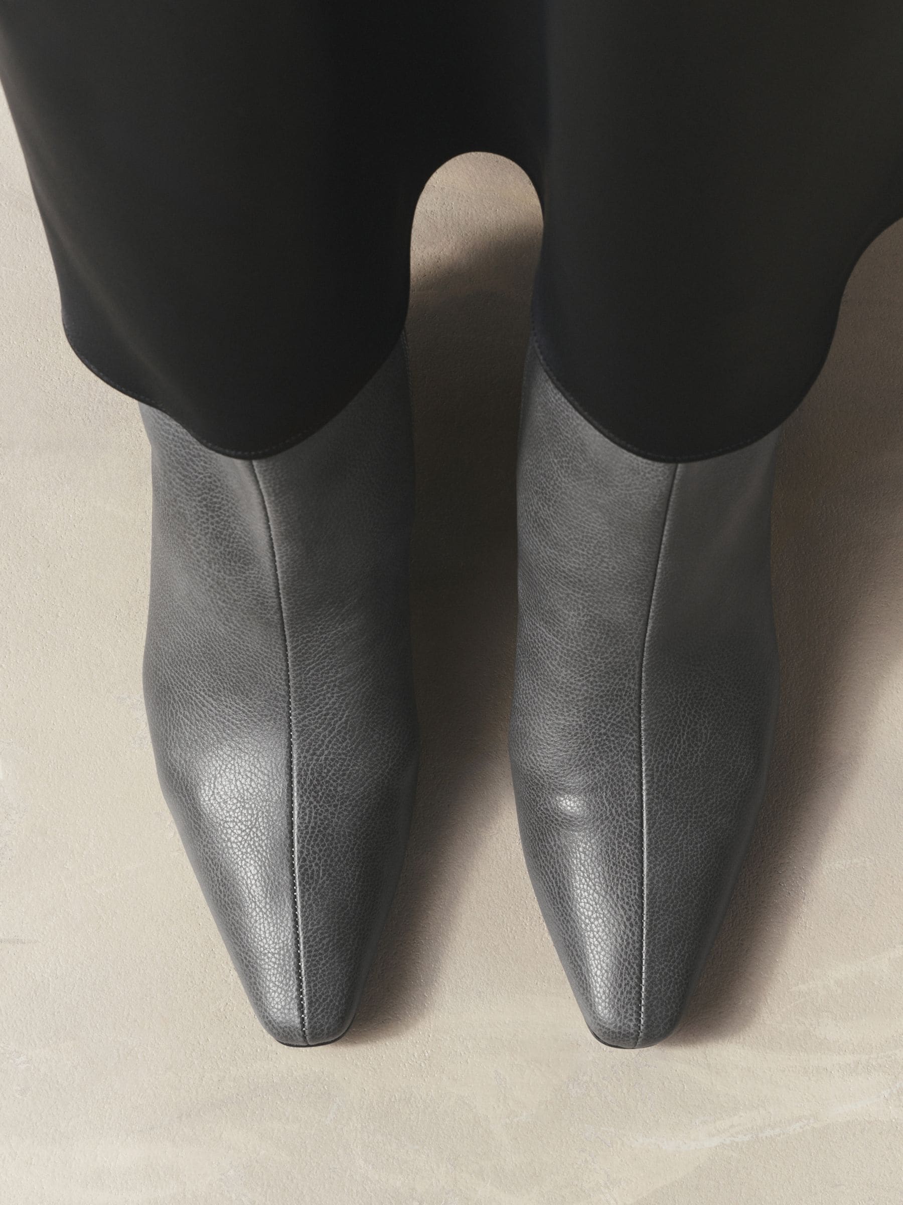 Grijs - Forever Comfort® enkellaarsjes met hak en spitse neus