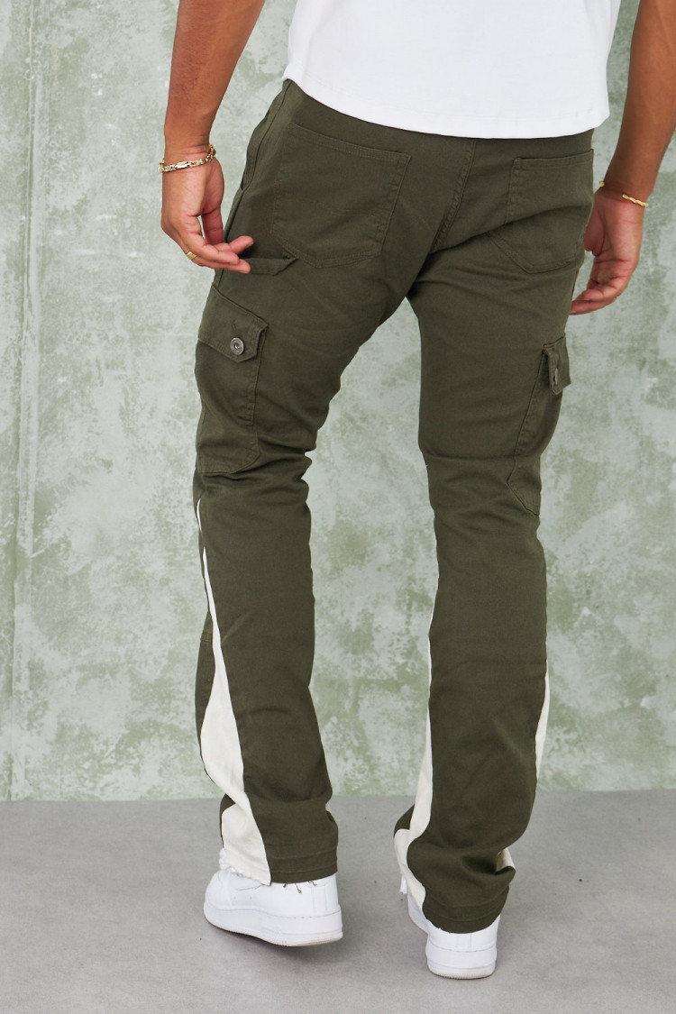 Jean cargo kaki à empiècement blanc
