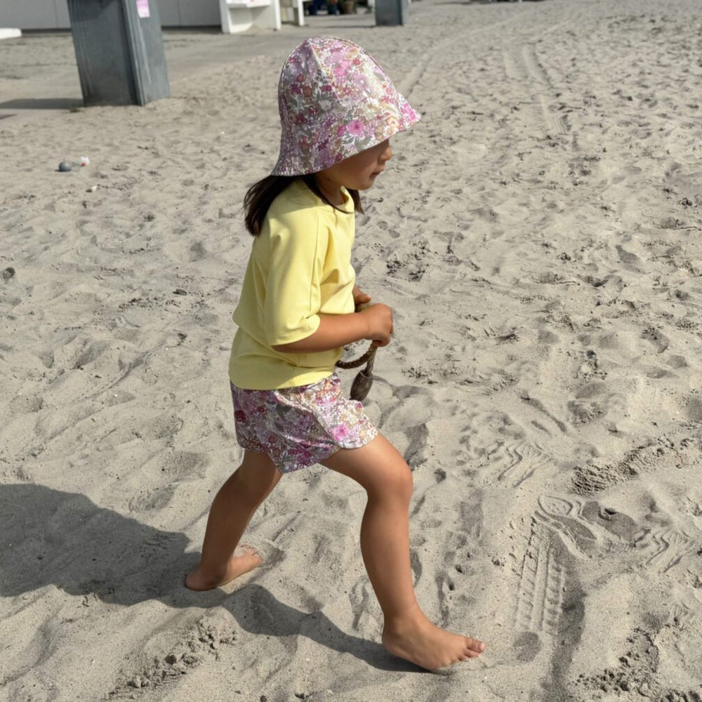 Køb Petit Crabe Margaret Annie (Made With Liberty© Fabric) Alexa Swim Shorts