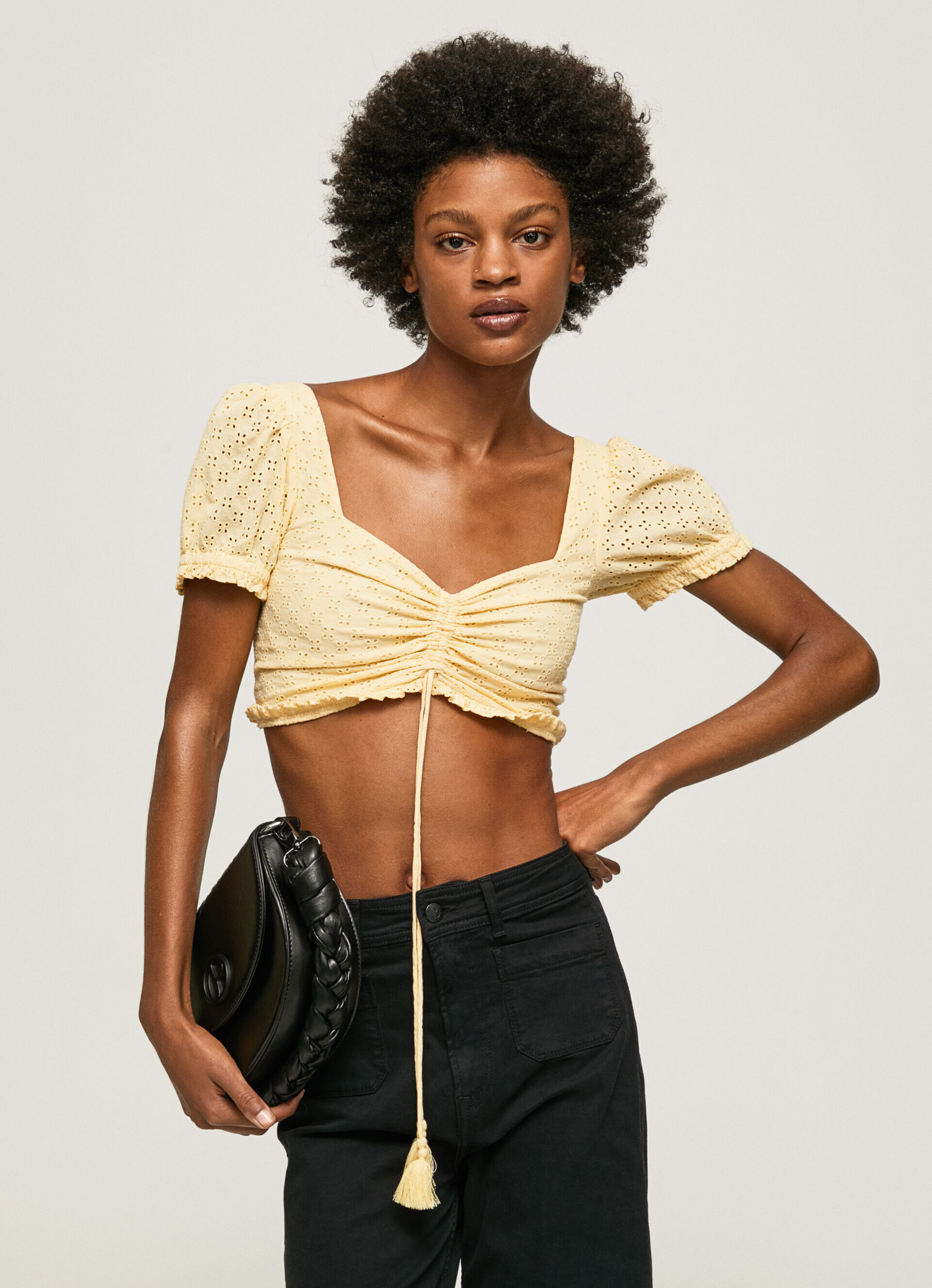 Blusa de algodão com detalhes vazados - brilhante