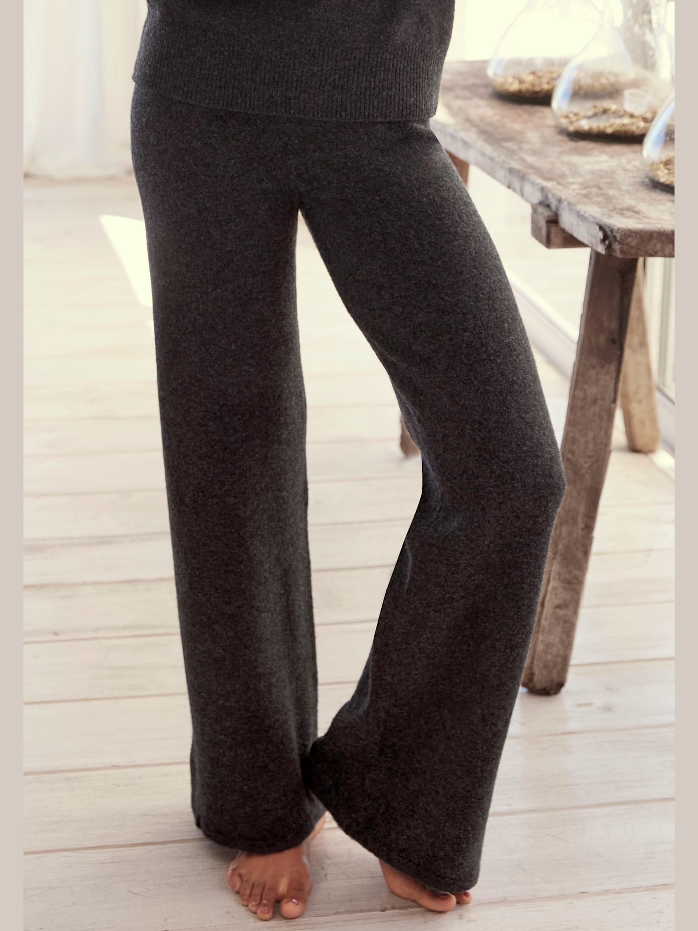 Pantalon en tricot avec jambes larges