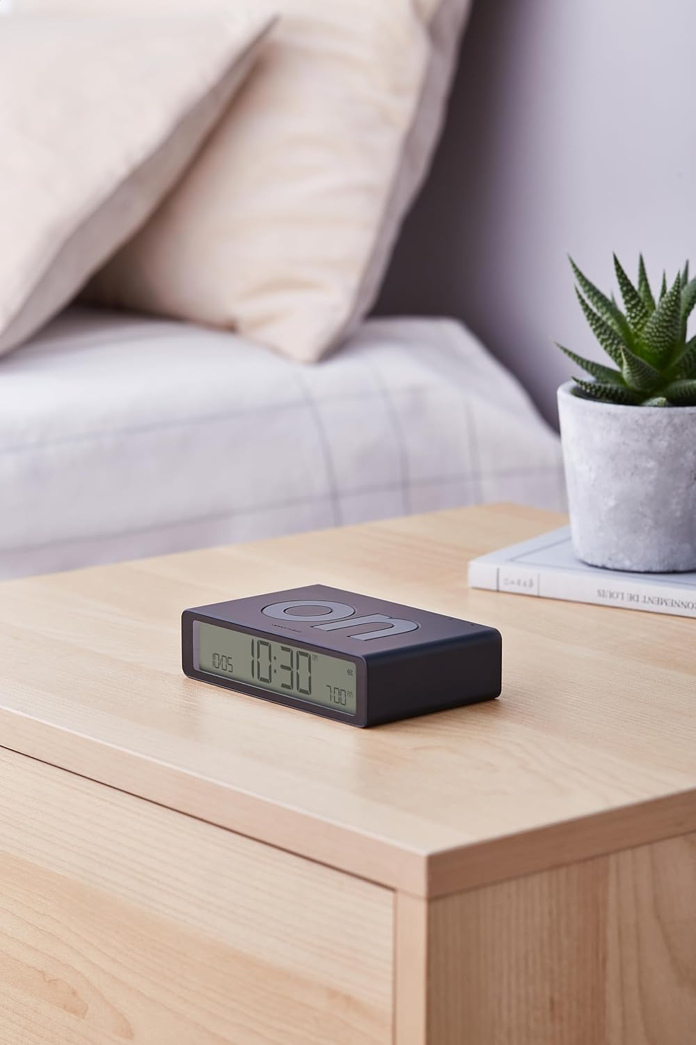 Flip Classic Digitaler Wecker Nachttisch Uhr mit LCD Display (LEX-LR157N0) - Black