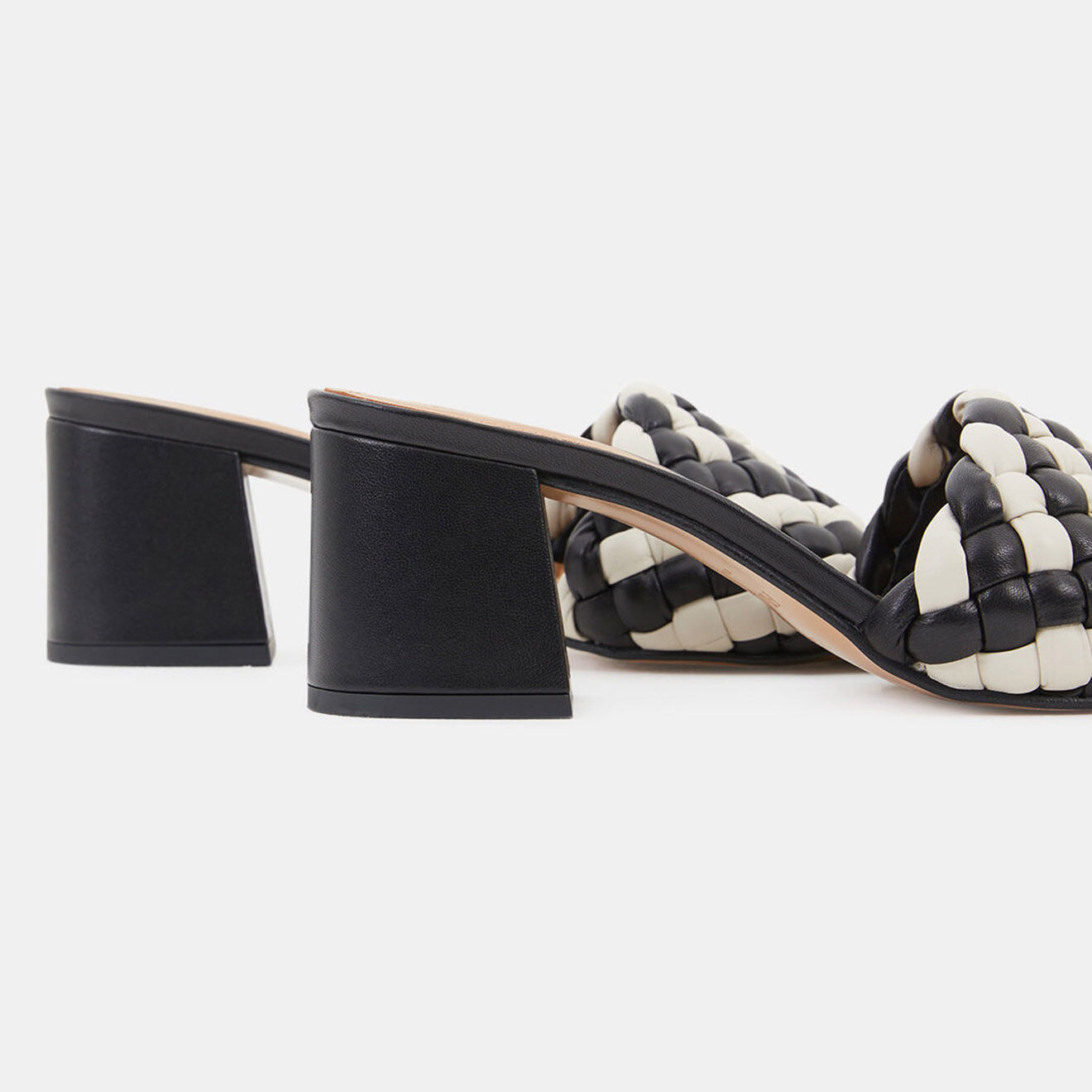 Flattered Mules en Cuir Odessa noir/blanc - Talon 5.5 cm