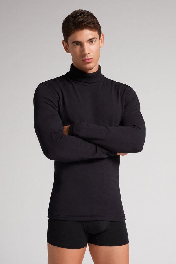 Camiseta de manga comprida em modal cashmere com gola alta.