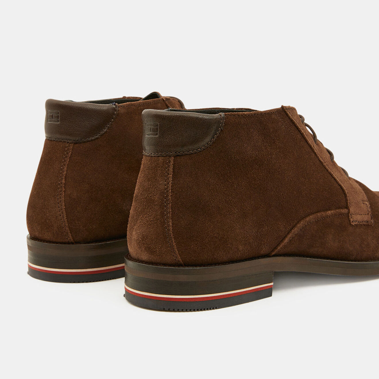 Tommy Hilfiger Desert boots en Velours de Cuir Signature marron foncé