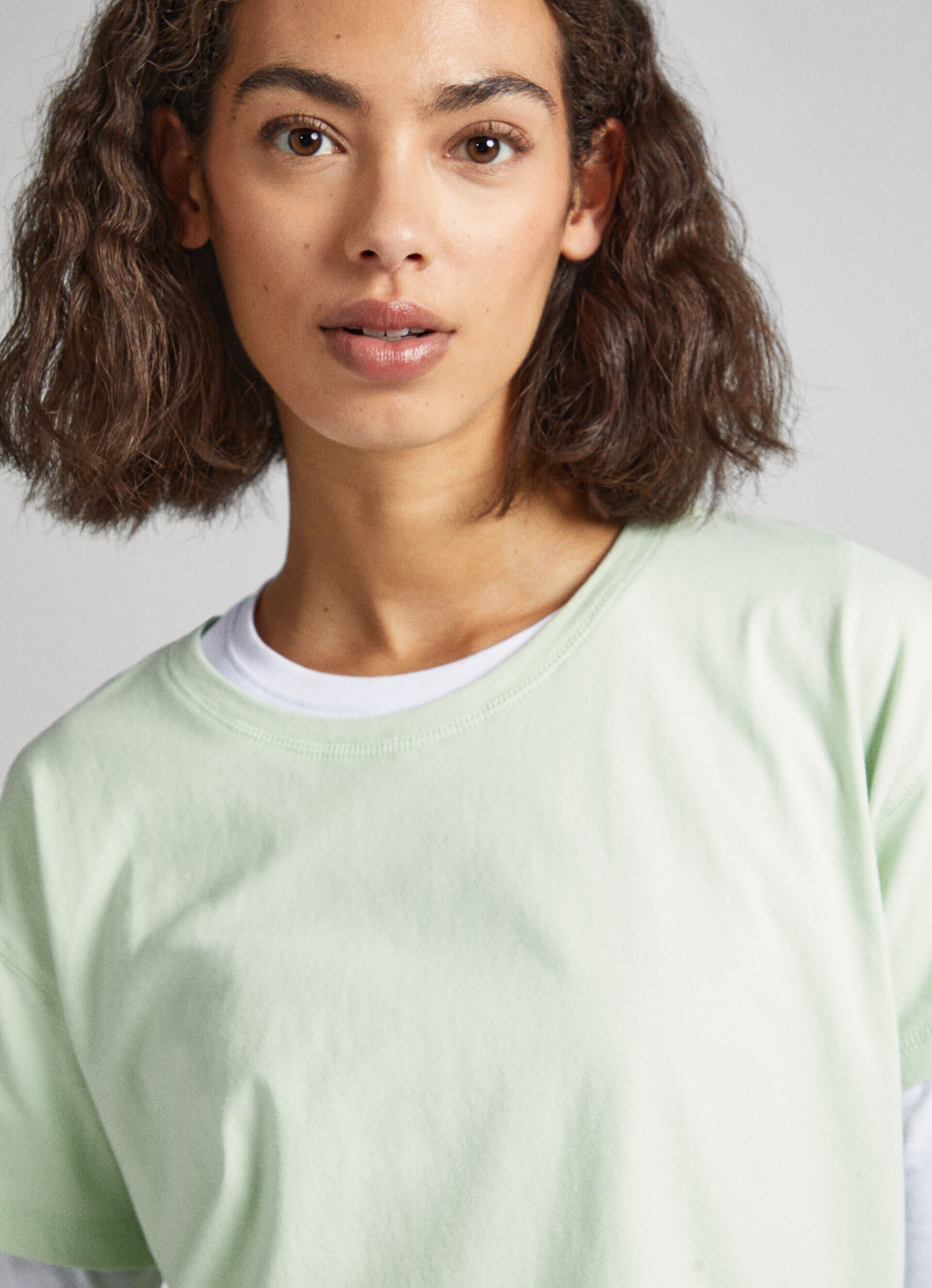 CAMISETA COM ESTAMPA FLORAL - verde claro