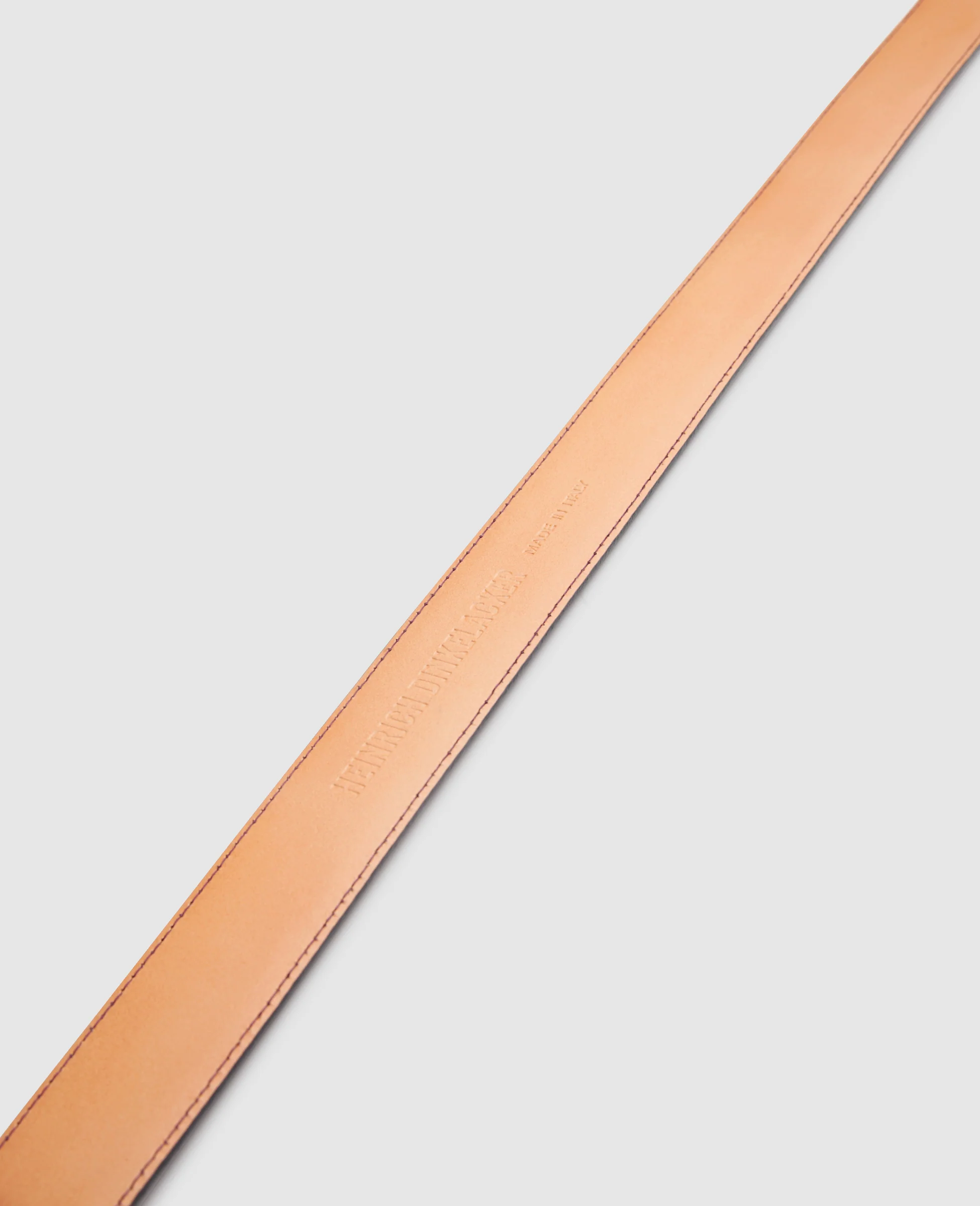Levente Plain AC