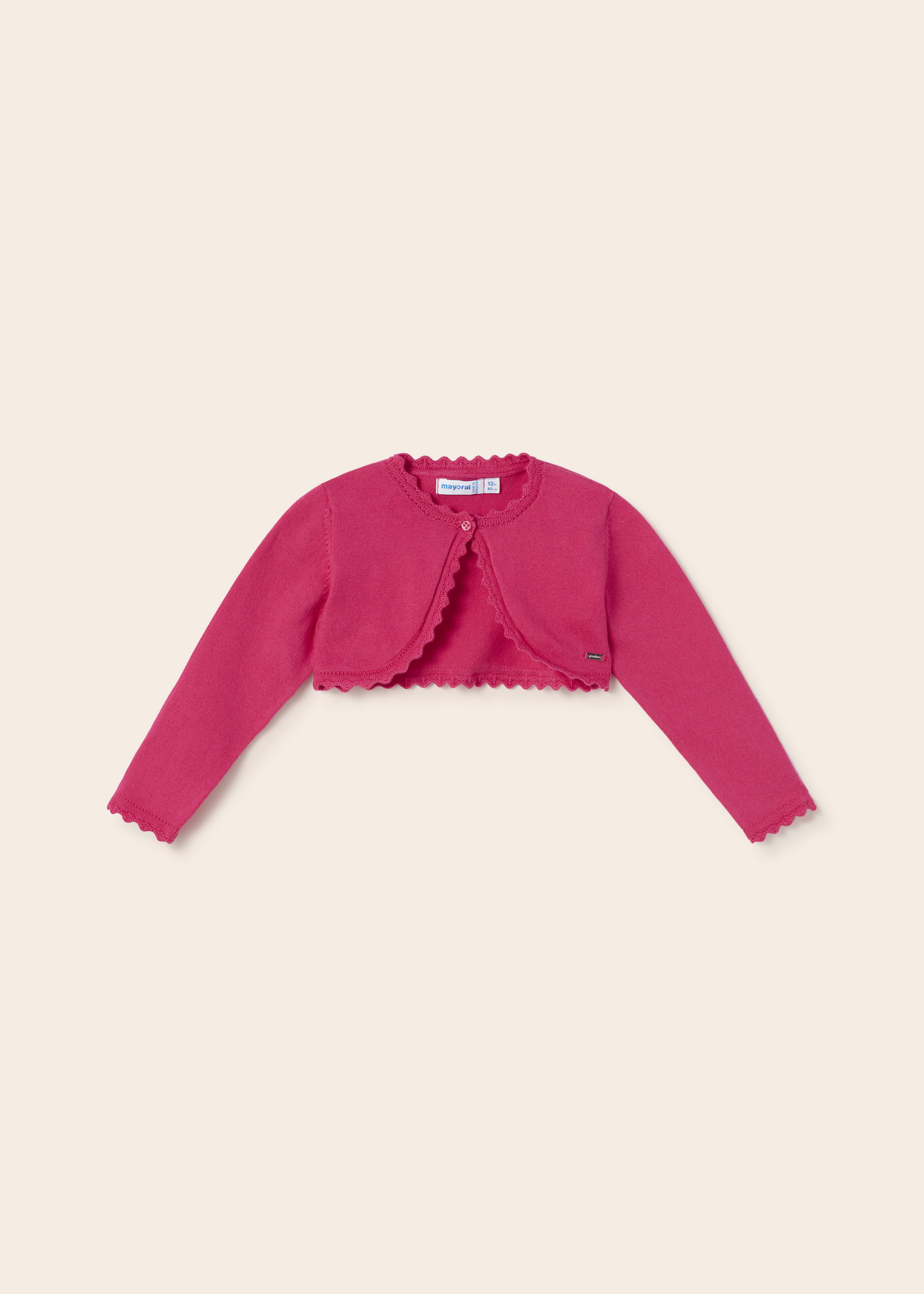 Casaquinho estilo bolero para bebê, confeccionado em algodão sustentável.