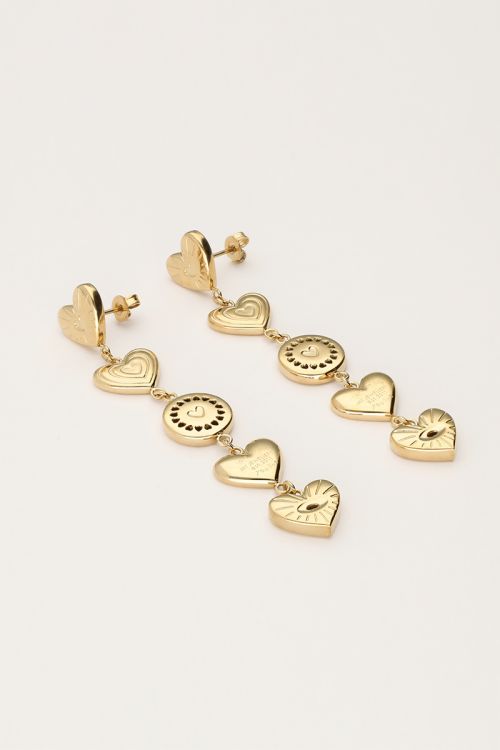 Iconic oorhangers met chunky hartjes