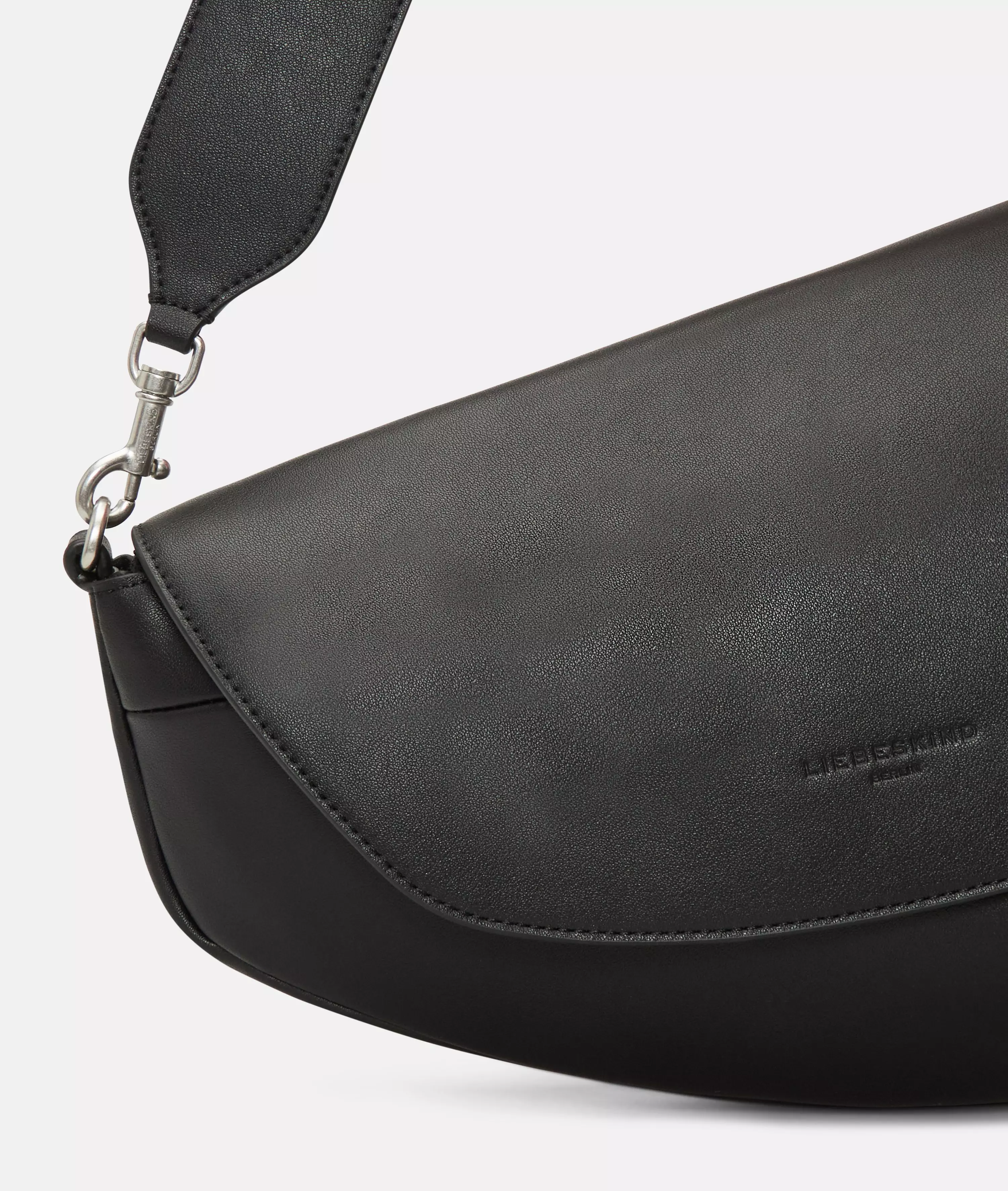 Oval Shoulder-Bag M Spacious shoulder bag made from recycled leather