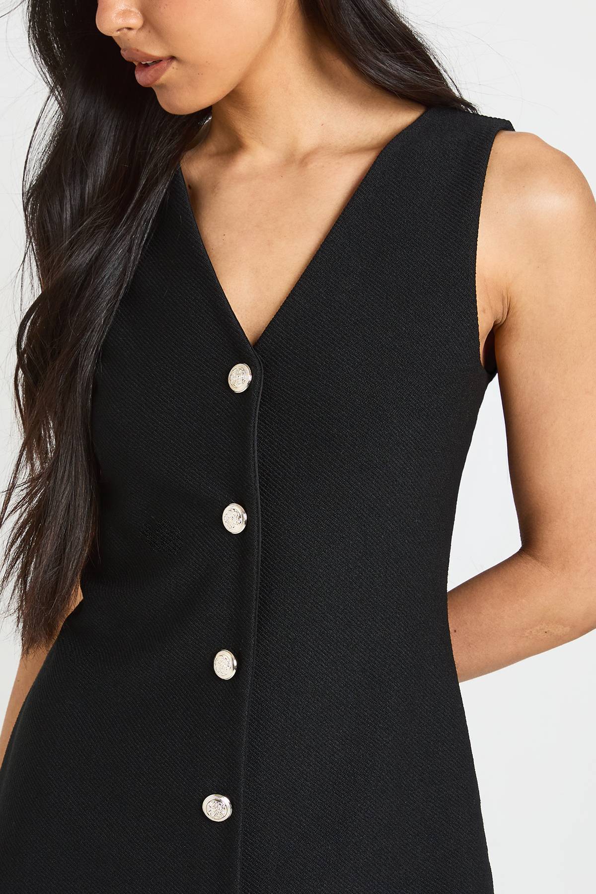boohoo Robe Droite Haute Col V À Boutons Dorés