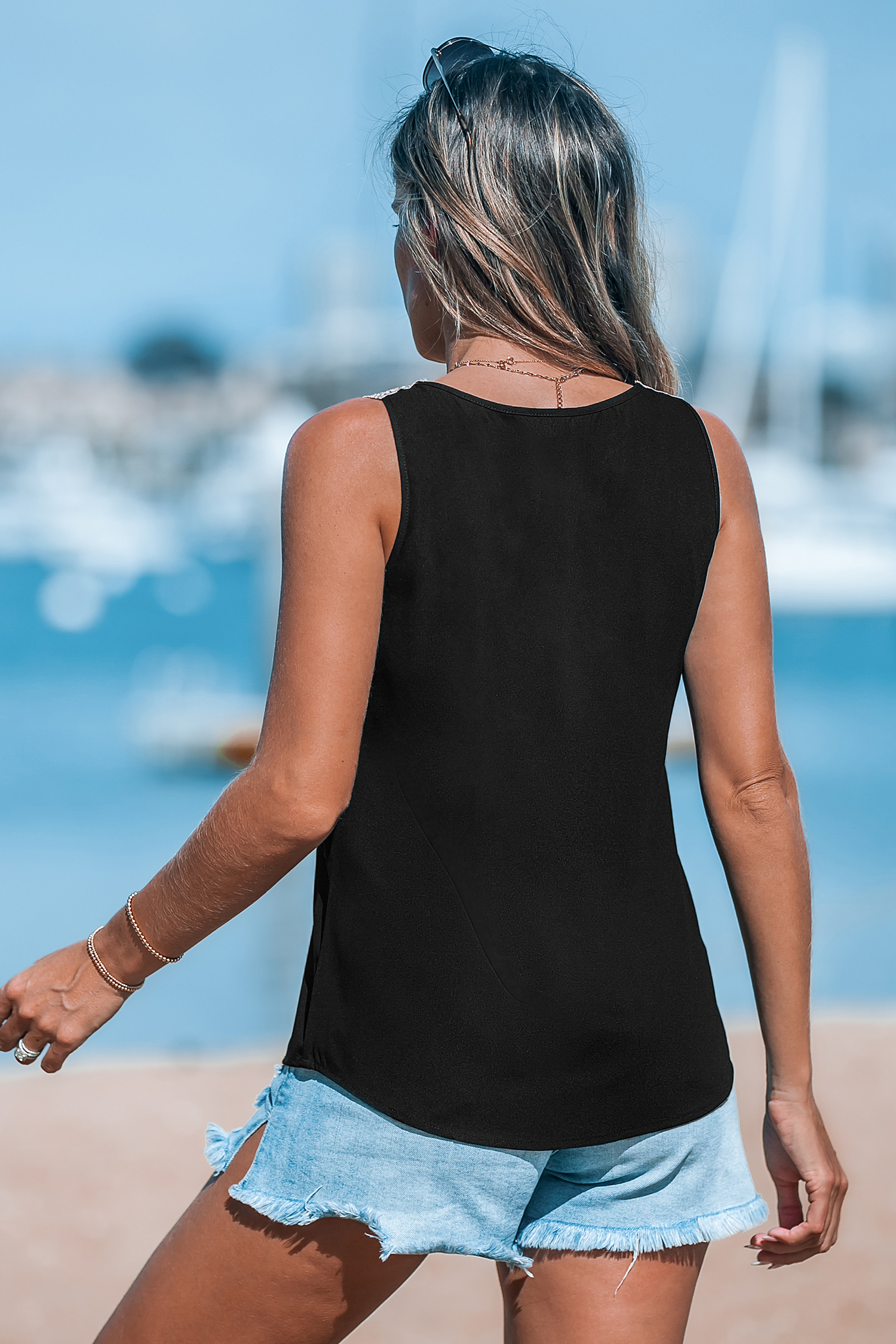 Blouse sans manches à col en V noire